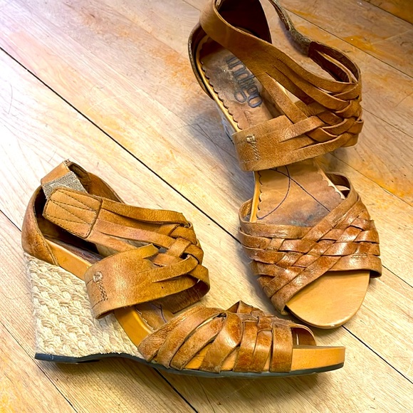 Indigo by Clark’s. Tan wedge heels. Size 8.5 - Picture 1 of 3